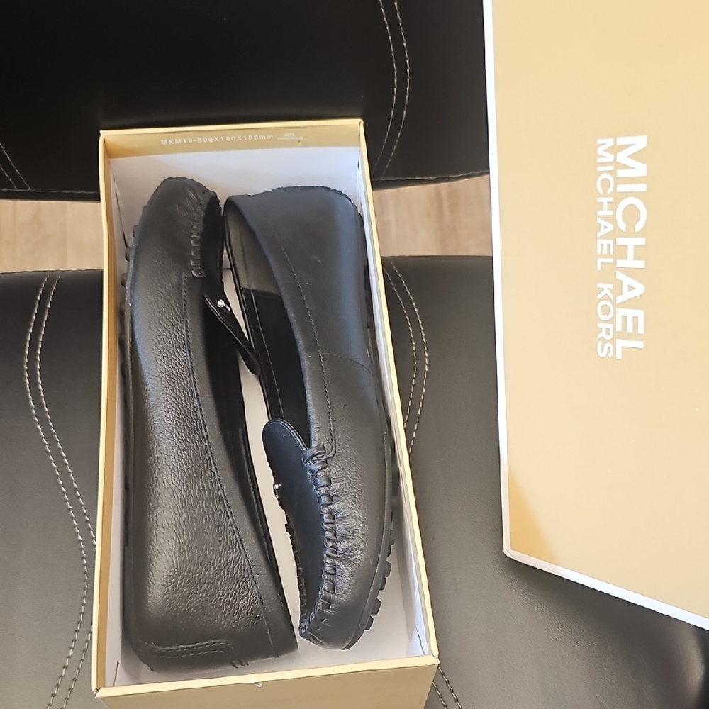 Michael Kors Black Leather Loafers Sleek Slip-Ons